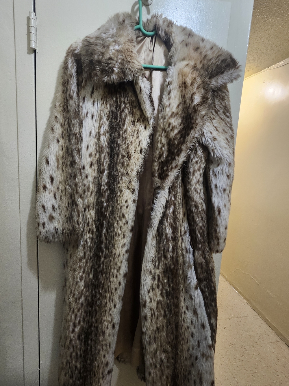 Russel Taylor Classic Faux Fur Long Coat - Cream & Brown
